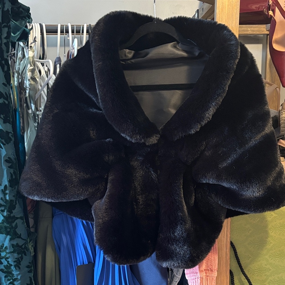 Plush Faux Fur Shawl Cape in Deep Black